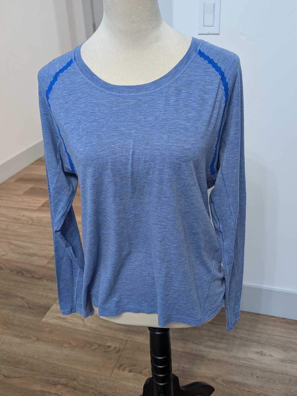 lululemon athletica Heathered Light Blue Long Sleeve Top with Royal Trim